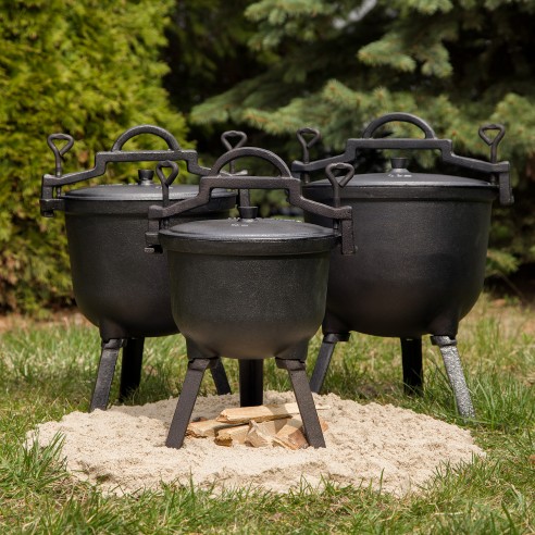 https://kinghoff.com/4138-large_default/cast-iron-camping-casserole-with-enamel-coating.jpg